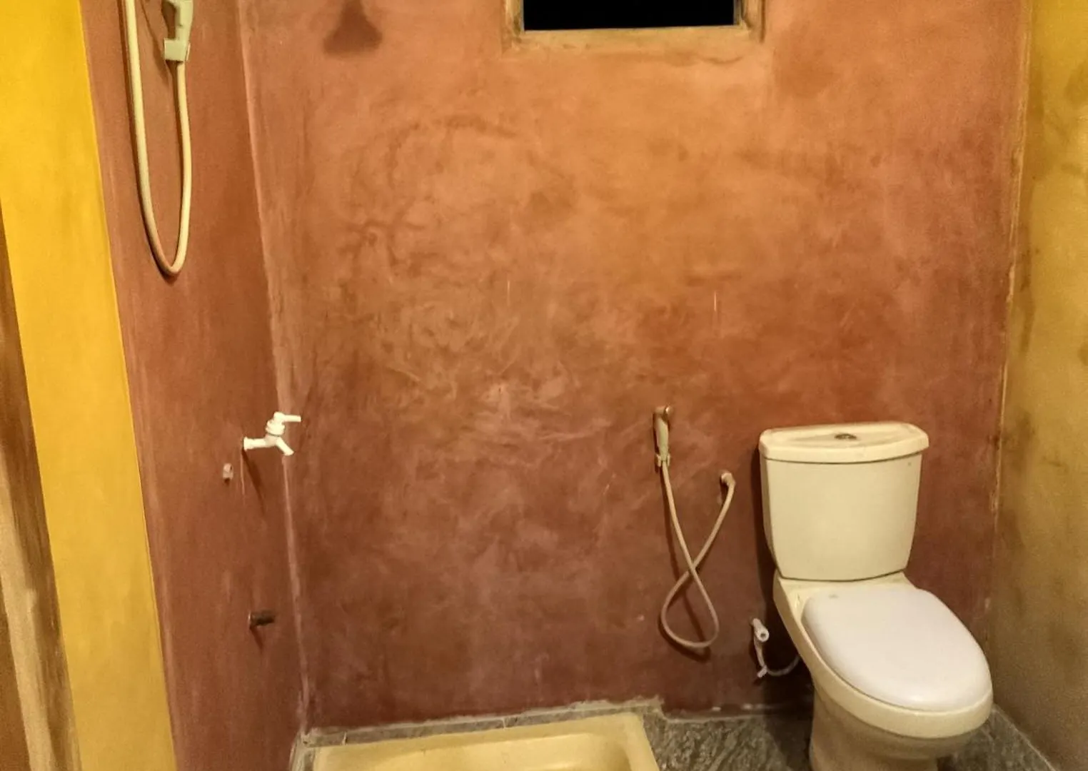 Farm House Hostel نيجومبو